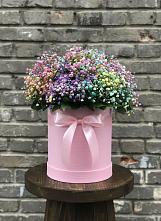 Цветочная композиция из Гипсофила и Розы в шляпной коробке в Новозолотовской