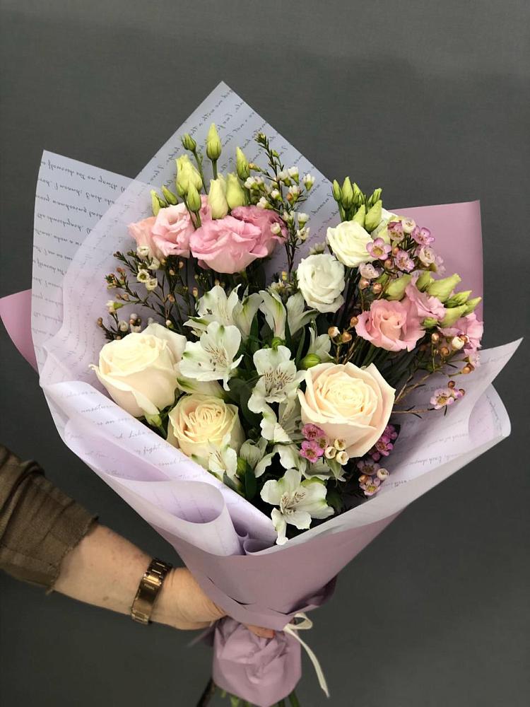 Букет цветов из: Альстромерии, Розы и Лизиантусы в Новозолотовской