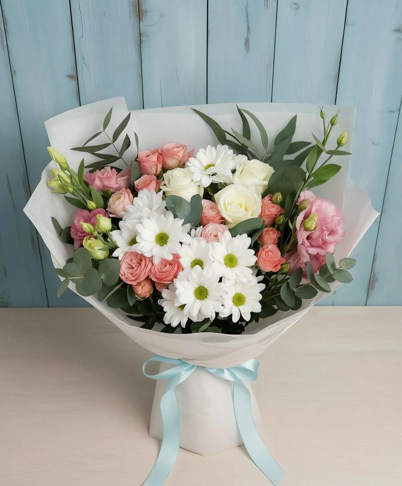 Букет цветов из: Розы, Лизиантусы и Хризантемы в Новозолотовской