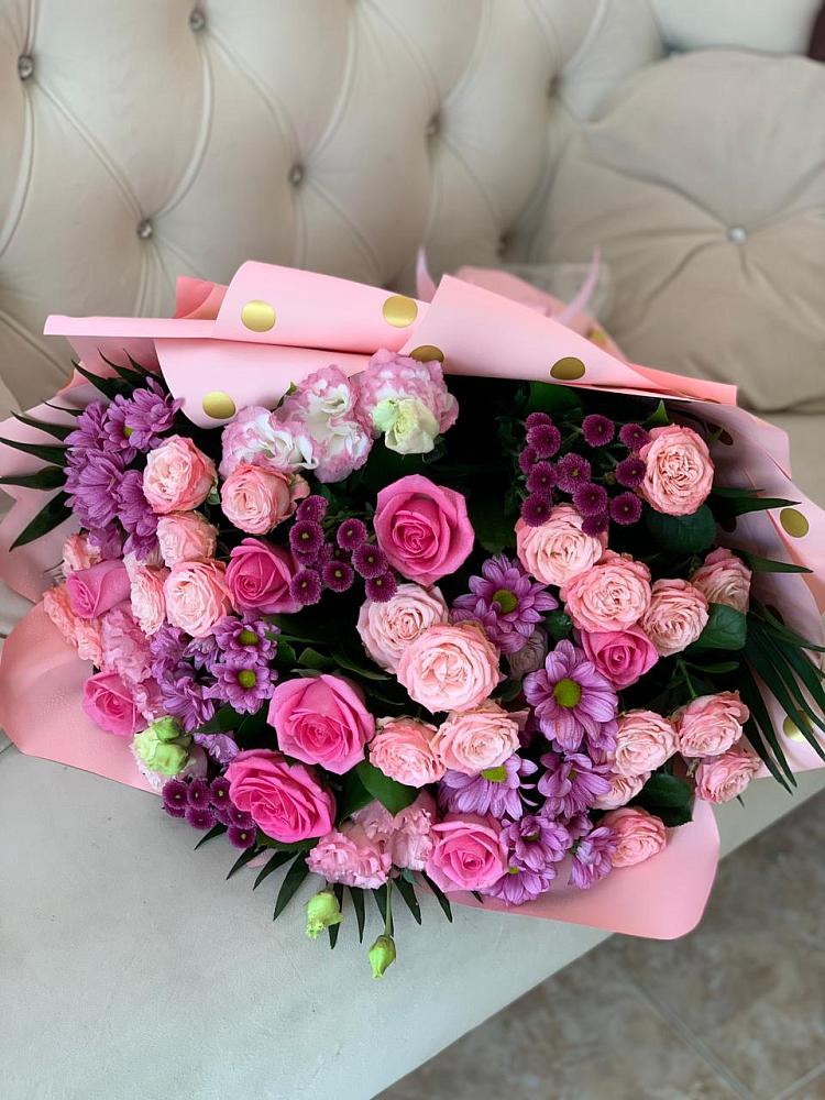 Букет цветов из: Хризантемы, Розы и Лизиантусы в Новозолотовской