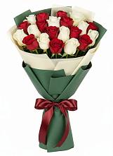 Букет Микс из красных и белых роз в Новозолотовской