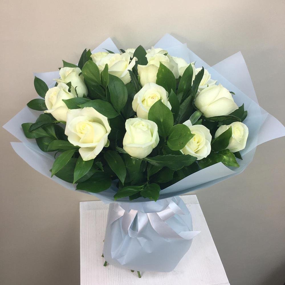 Букет 15 Белых роз Проуд в Новозолотовской