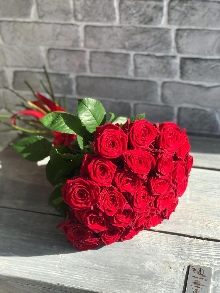 Букет Красные розы Фридом в Новозолотовской
