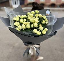 Букет Белые кустовые розы Солинеро в Новозолотовской