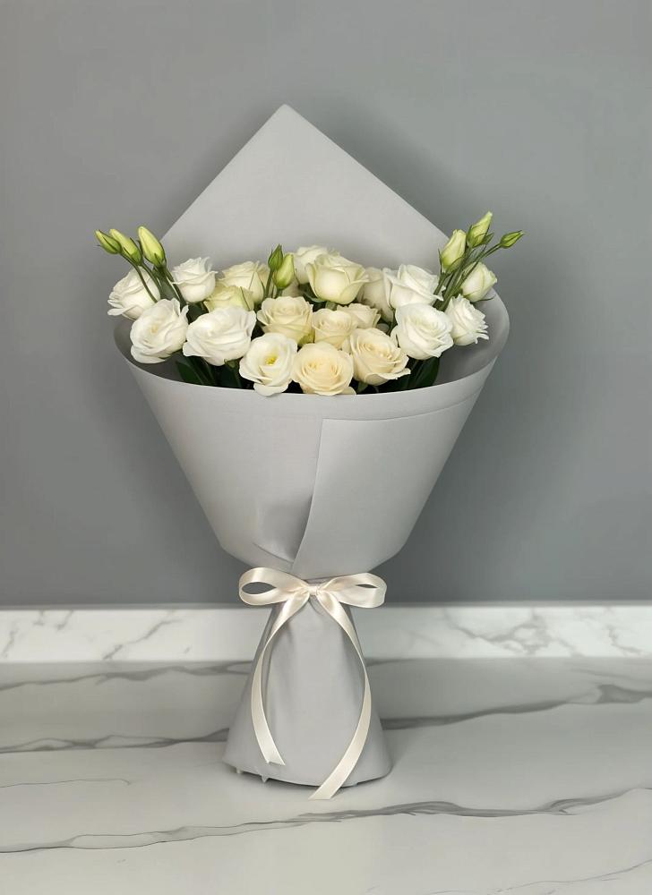 Букет цветов из: Розы и Лизиантусы в Новозолотовской