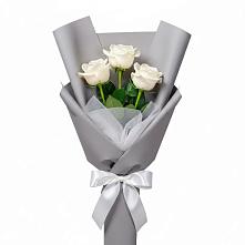 Букет 3 белые розы в Новозолотовской