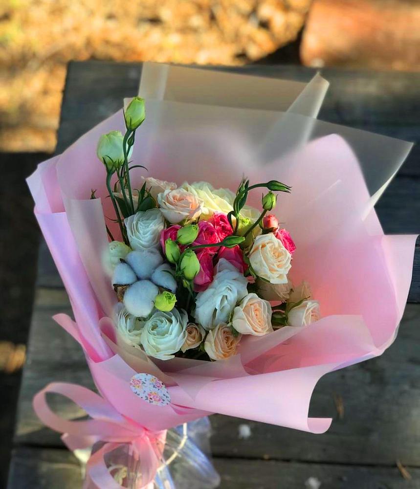 Букет цветов из: Розы и Лизиантусы в Новозолотовской