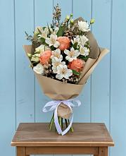 Букет цветов из:  Альстромерии, Лизиантусы, Розы и Хризантемы в Новозолотовской