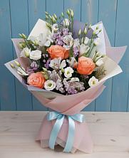 Букет цветов из:  Лизиантусы, Розы, Альстромерии и Гипсофила в Новозолотовской