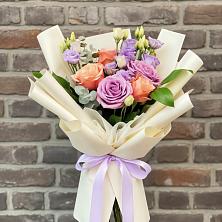 Букет цветов из:  Лизиантусы и Розы в Новозолотовской