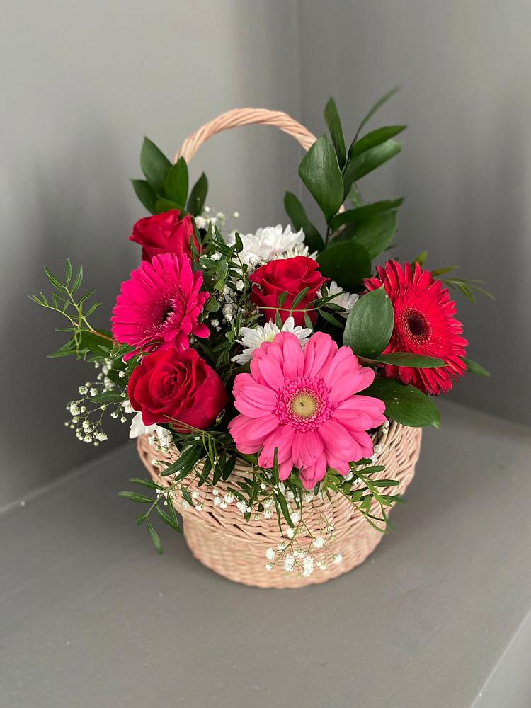 Цветочная композиция из Розы, Хризантемы и Герберы в корзине в Новозолотовской